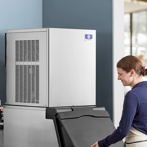 Manitowoc Ice RFP0620A-161 682 Pounds Air Cooled Flake Ice Machine