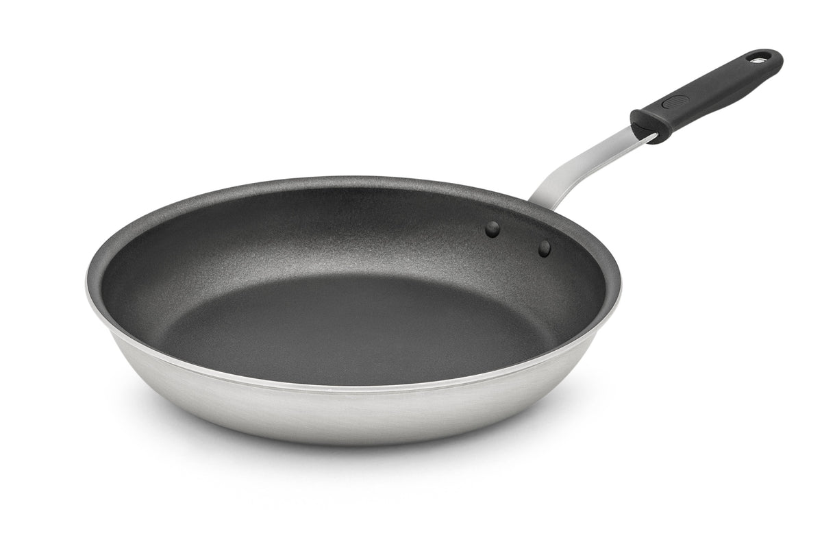 Vollrath 672314 Wear-Ever Fry Pan, 14" (35.6 Cm) Aluminum, SteelCoat x3 Non-Stick, Riveted Handle