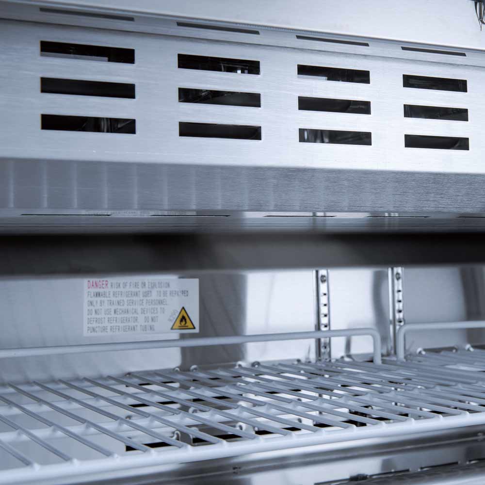 Coldline SMP72 sandwich prep table, interior wire shelf, close-up
