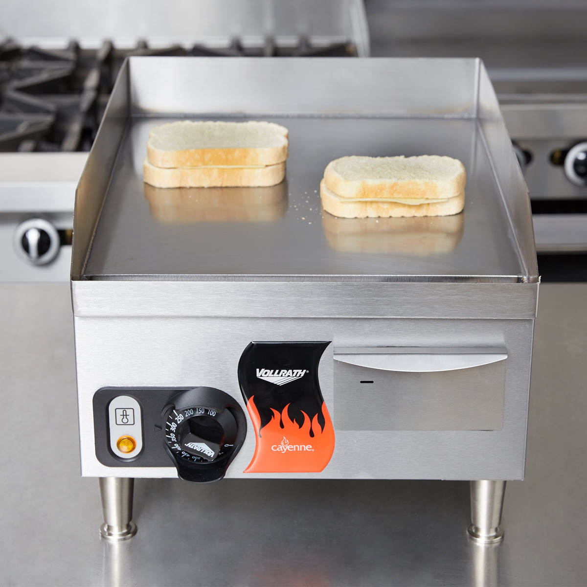 Vollrath 40715 14" Countertop Electric Griddle with 14.25" x 16.5" Surface, Thermostatic Controls, 120v/1ph