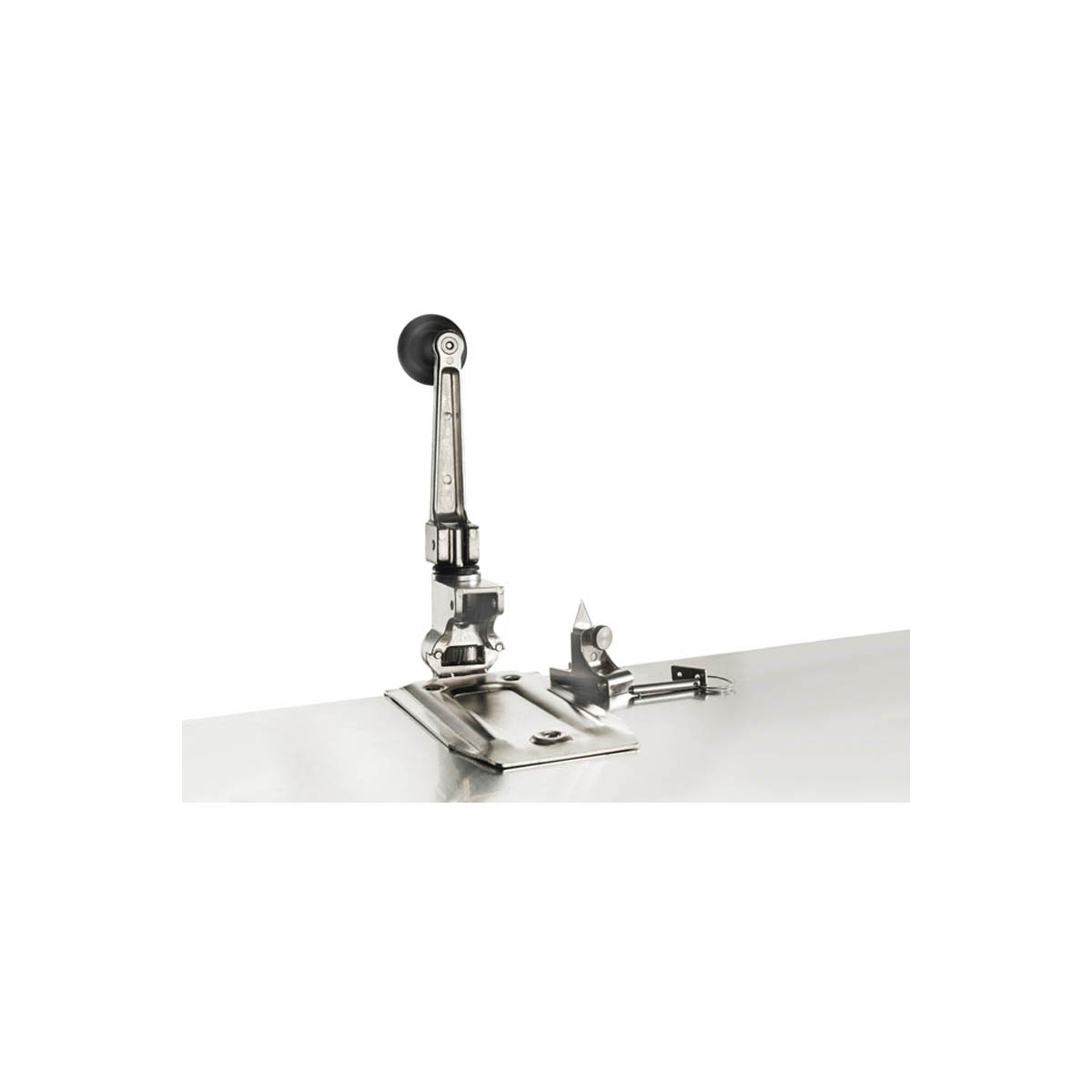 Winco CO-3N Table-Mount Manual Can Opener w/ Dual-Sided Tempered Knife Blade | 6.44" Wide