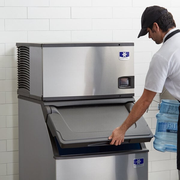 Manitowoc Ice IDP0300A-261 309 lb Air Cooled Full Dice Cube Ice Machine