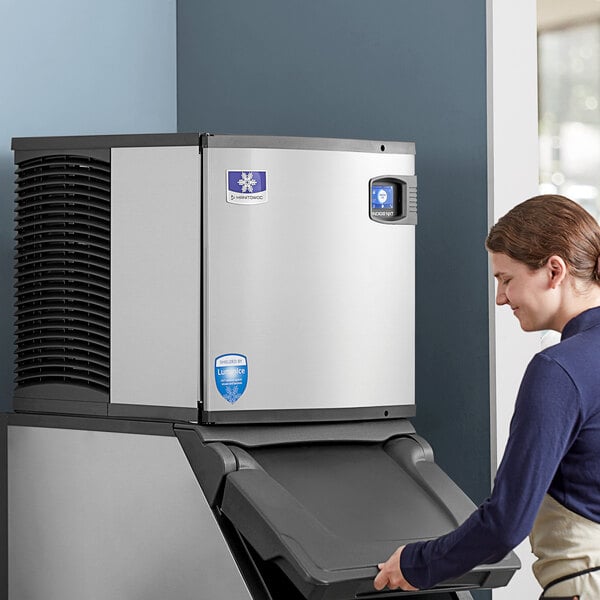 Manitowoc Ice IYP0620A-261 537 Pound Air Cooled Half Cube Ice Machine