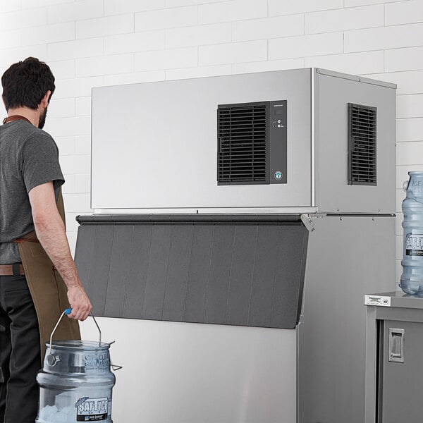 Hoshizaki IM/544SAK/44 700 lb Air Cooled Square Cube Ice Machine