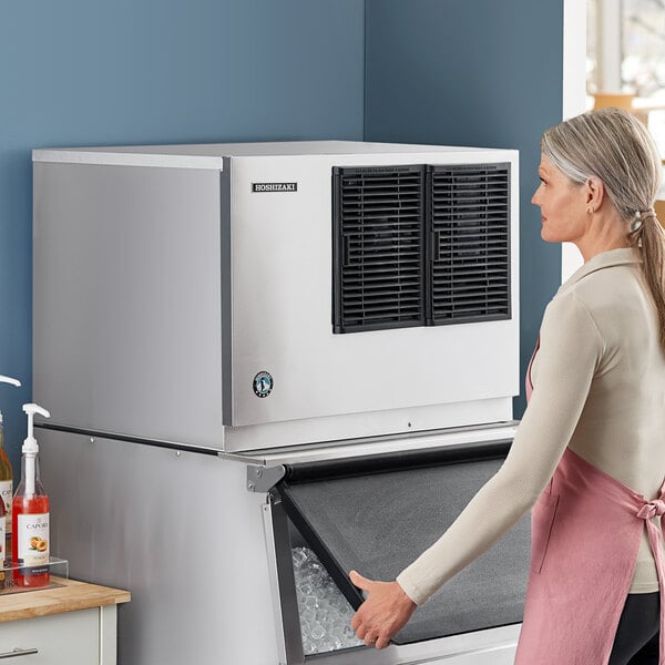 Hoshizaki KM-530MAK 545 Pounds Air Cooled Crescent Cube Ice Machine