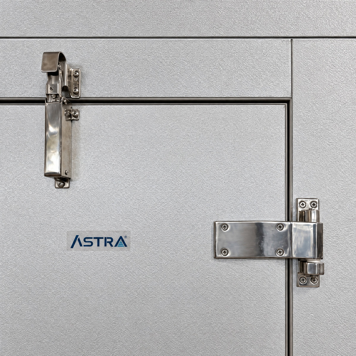 Astra Premium walk-in, door closer and stainless steel spring-loaded hinge