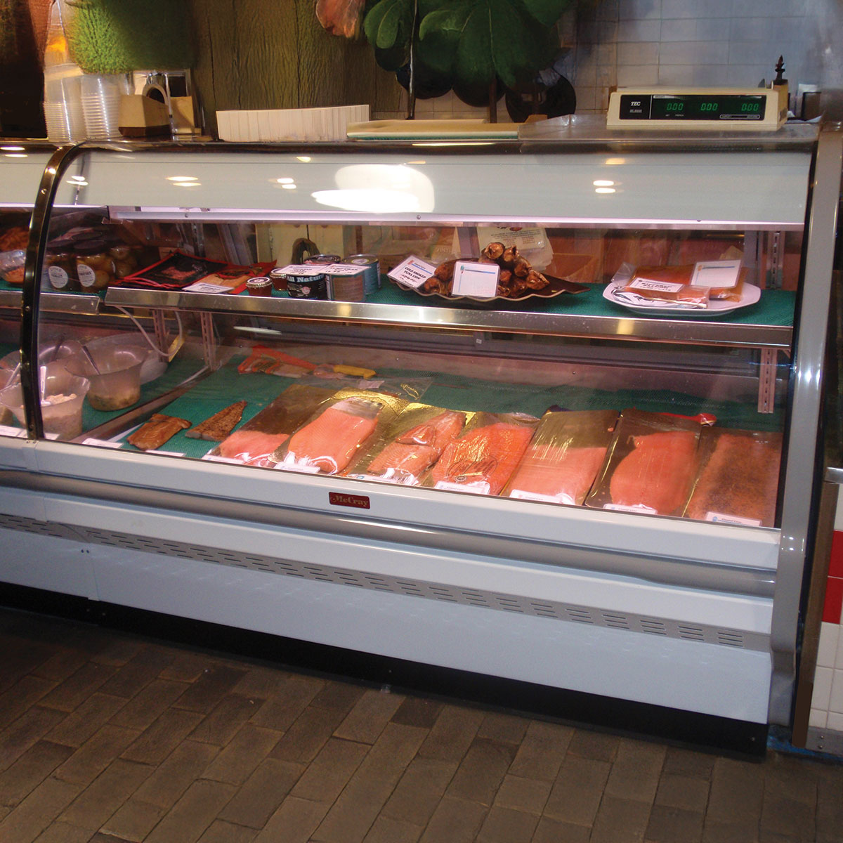 Howard-McCray SC-CFS32E-6C-LED 74" Curved Refrigerated Seafood Display Case, White