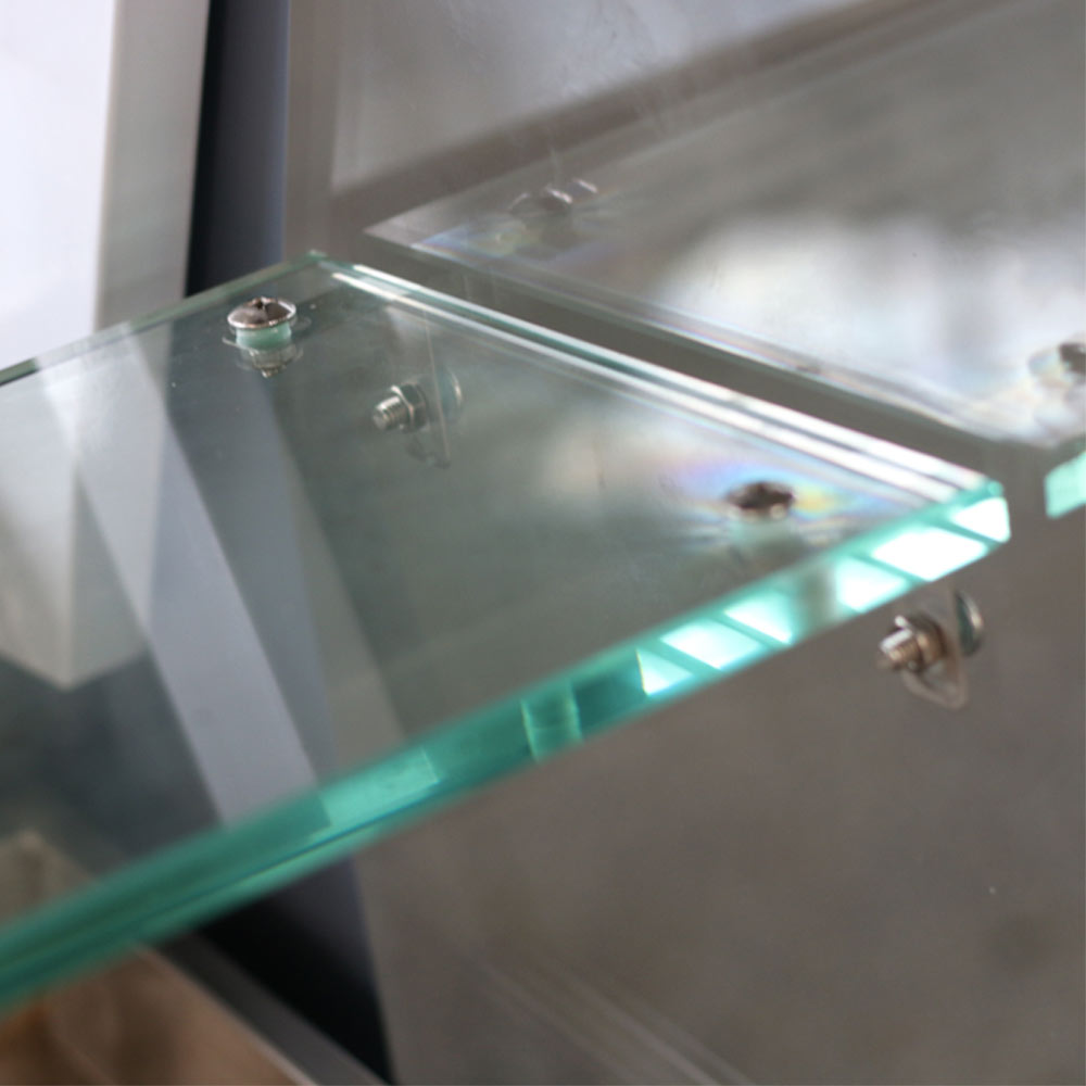 Coldline SDC72-F refrigerated fish display case, glass shelf edge, close-up